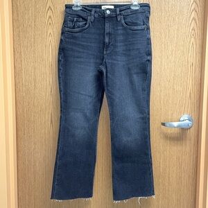 Black ZARA SIZE 4 black jeans. Raw hem that‎ hits just above the ankles. Faded